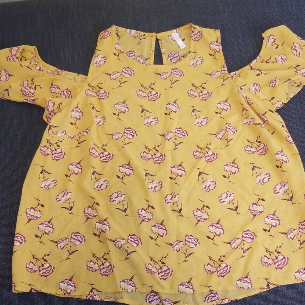 Cold shoulder short sleeve blouse